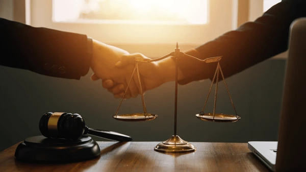 Apretón de manos cerrando un acuerdo exitoso